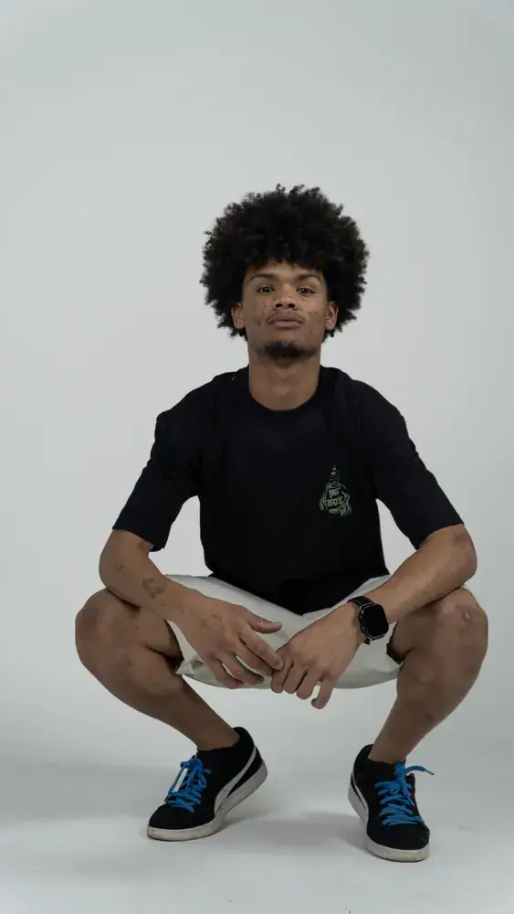 Monge Black — vestida no ensaio Focus on the Good