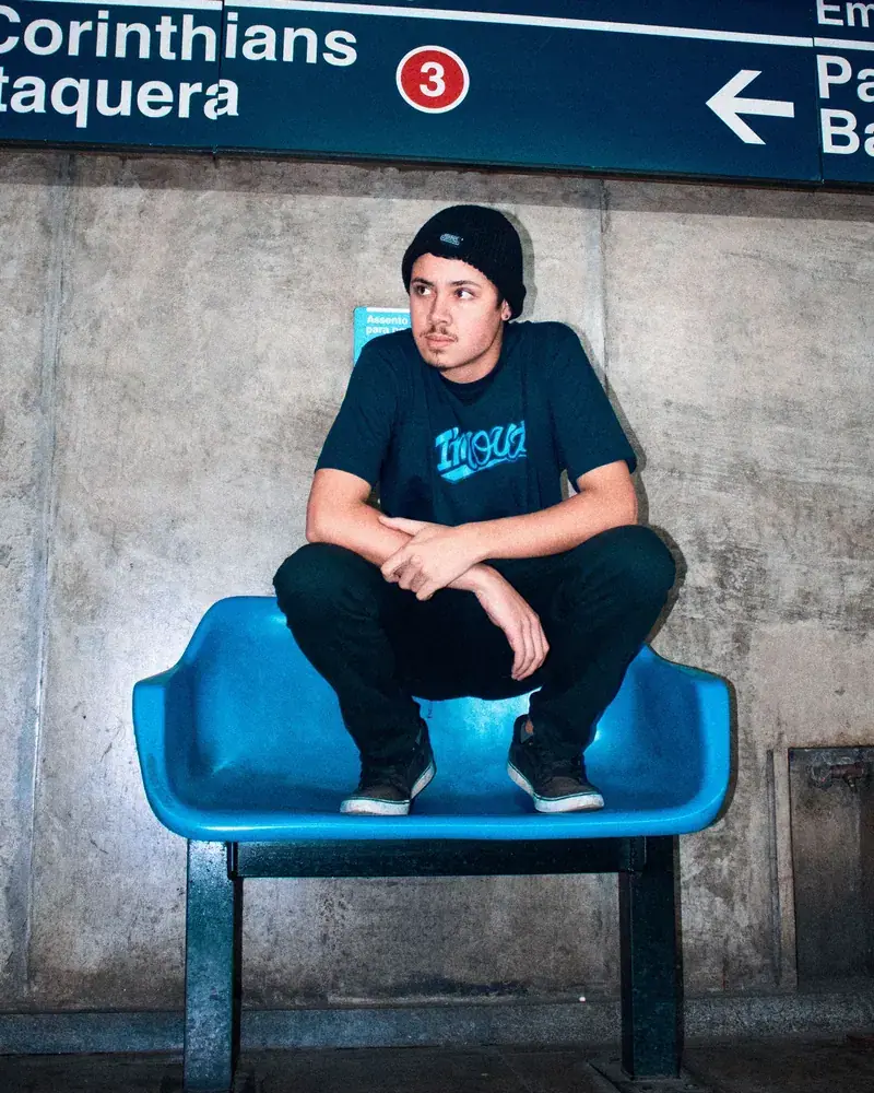 I’M OUT Blue — vestida no ensaio Linha Azul