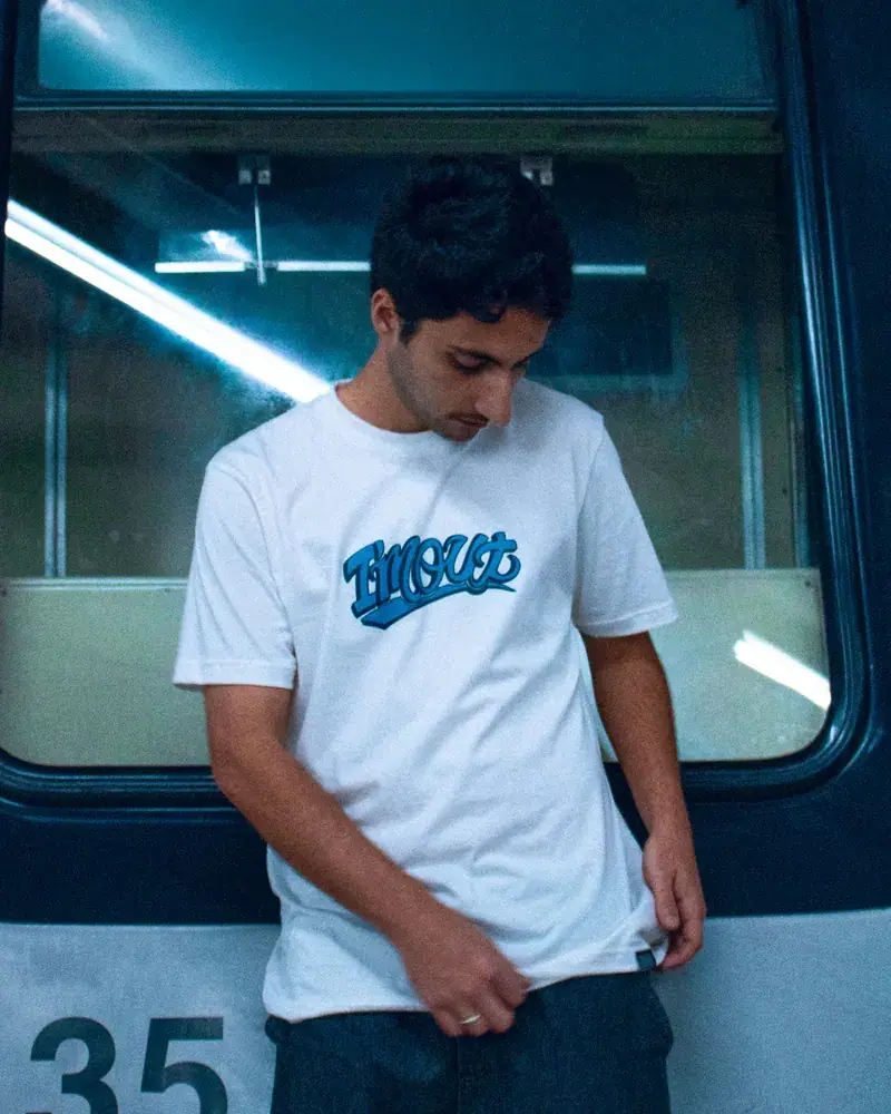 I’M OUT Off White — vestida no ensaio Linha Azul