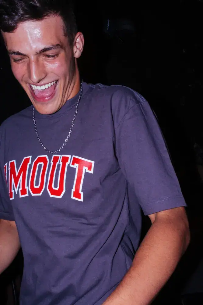 College Crew Gray — vestida no ensaio College